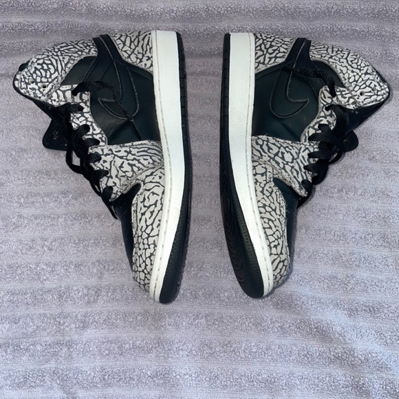 Nike air Jordan 1 Retro “black elephant print” sz7 youth - Picture 5 of 5